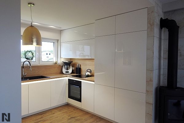 Śnieżnobiały 1982 - Realizacja PIAW MEBLE