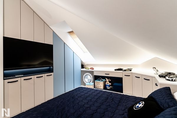 Lagoon 5357 - Karlna Wiciak